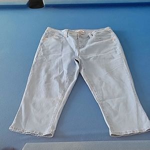 Light blue capri jeans, size 16